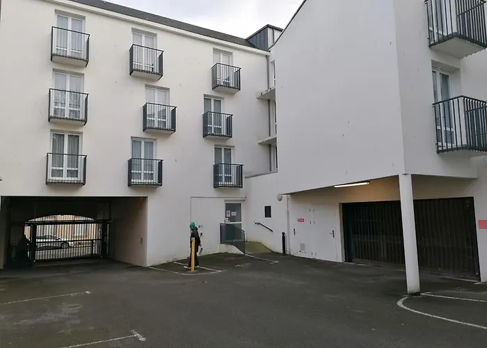 Hôtel accueillant les animaux: Terres de France - Appart'Hotel Quimper Bretagne